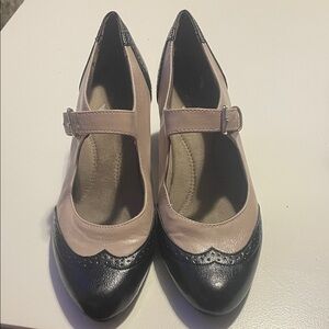 Elegant Two-Tone Aerosoles heel rest Women's Shoes